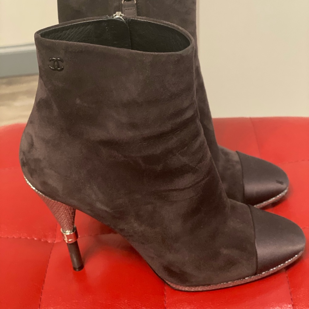 Chanel black bootie size 39